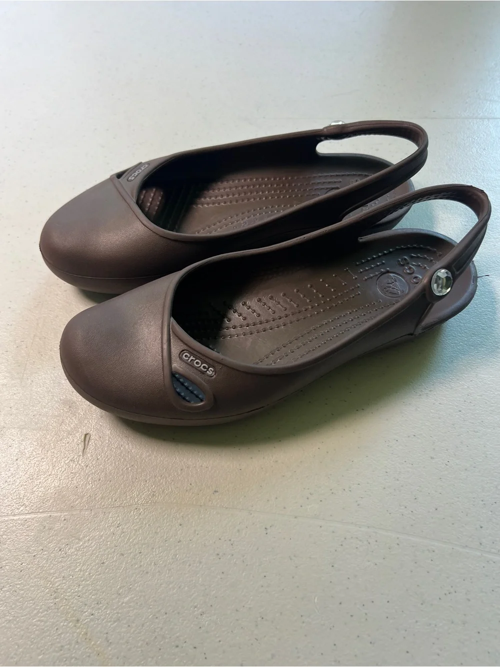 CROCS Women’s ”Jayna Sling Back” Size 7 Solid Black w/Rhinestone on Strap EUC